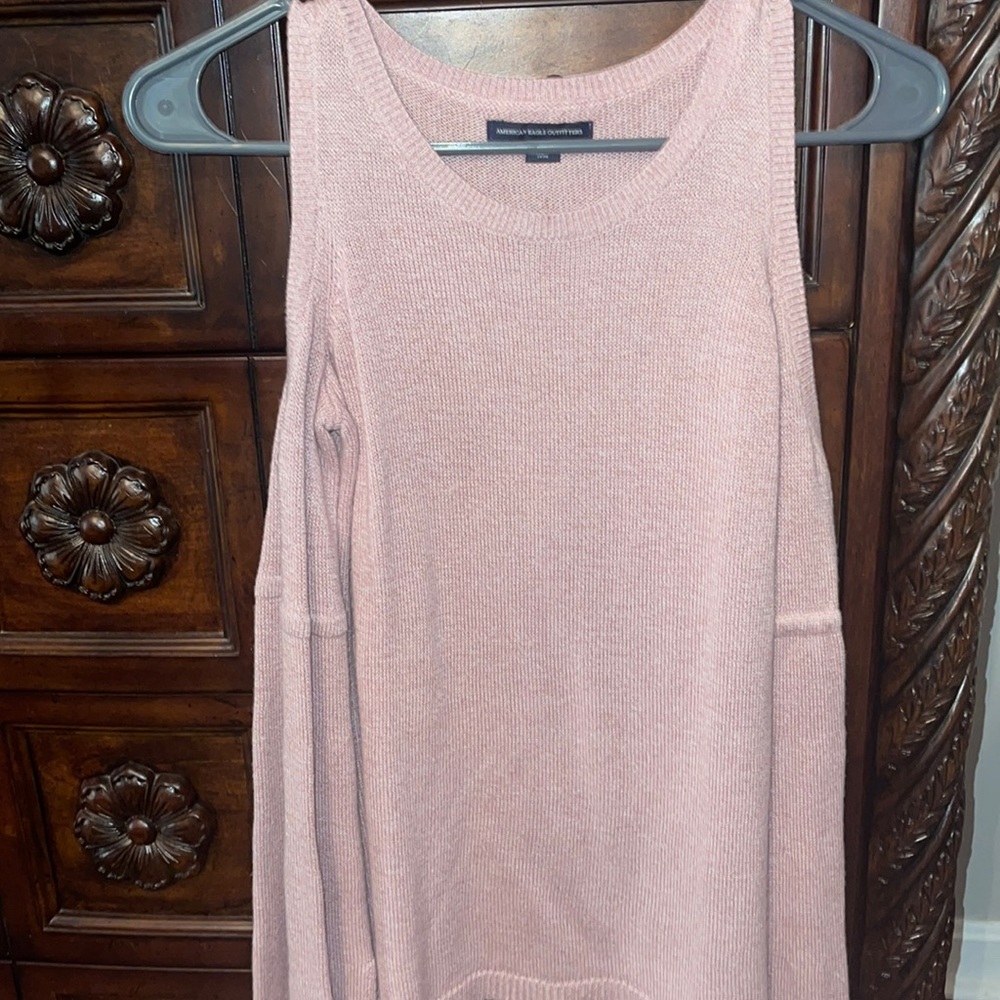 American Eagle 3/20$ cold/open shoulder sweater in light pink🍭 3 for 20$